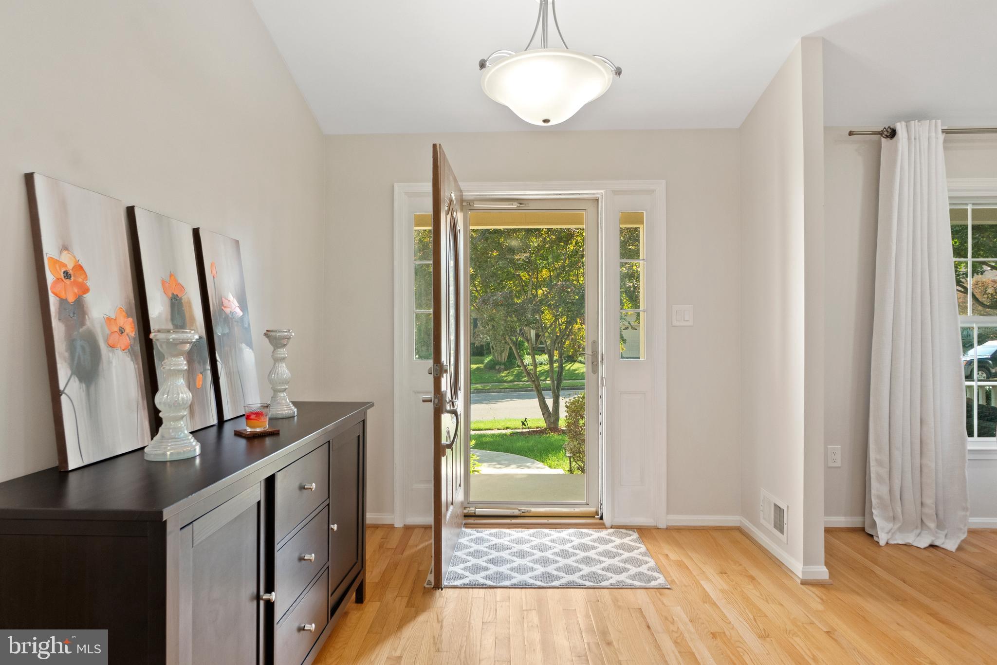 8834 Shadowlake Way Springfield, VA 22153 - Photo 4 of 40 Gallery Image 4