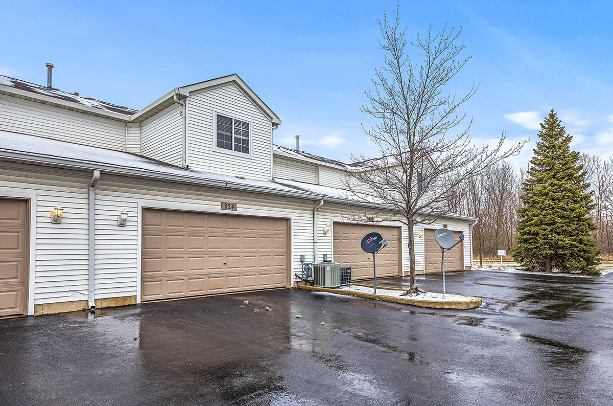 824 County Line Road Aurora, IL 60502 - Photo 18 of 18 a front view of a house with garage