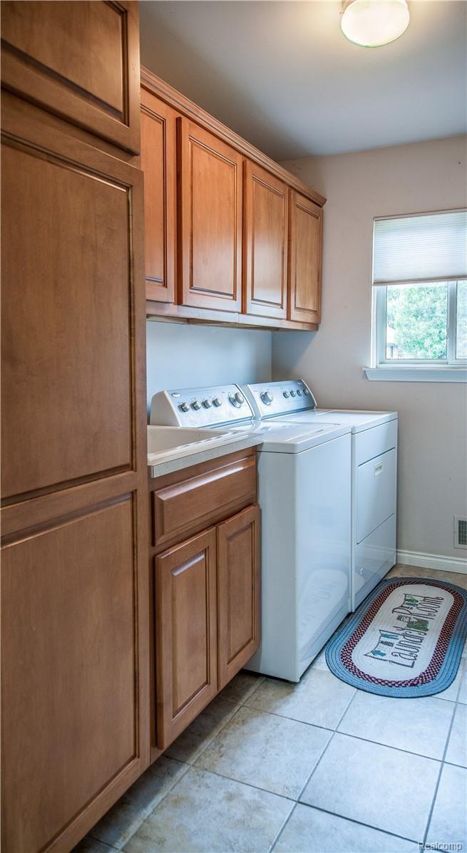 47916 Racewood Drive Macomb, MI 48044 - Photo 10 of 28 Laundry room.jpg