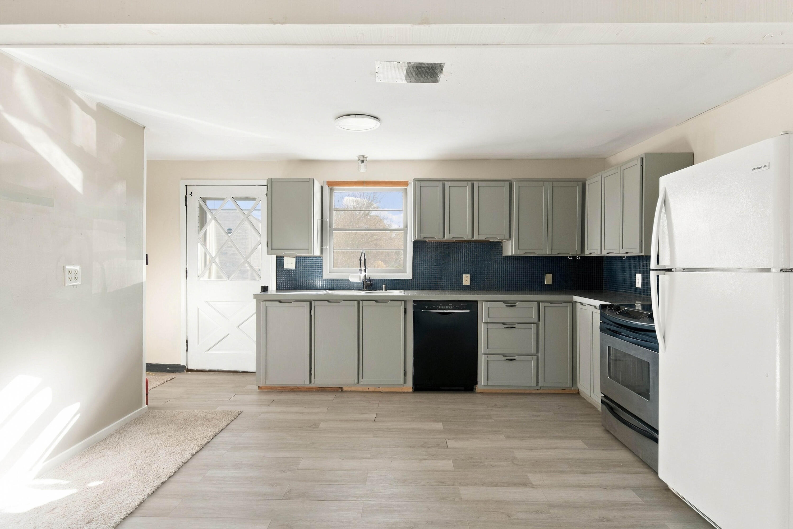 816 Armour Road Oconomowoc, WI 53066 - Photo 16 of 29 Kitchen
