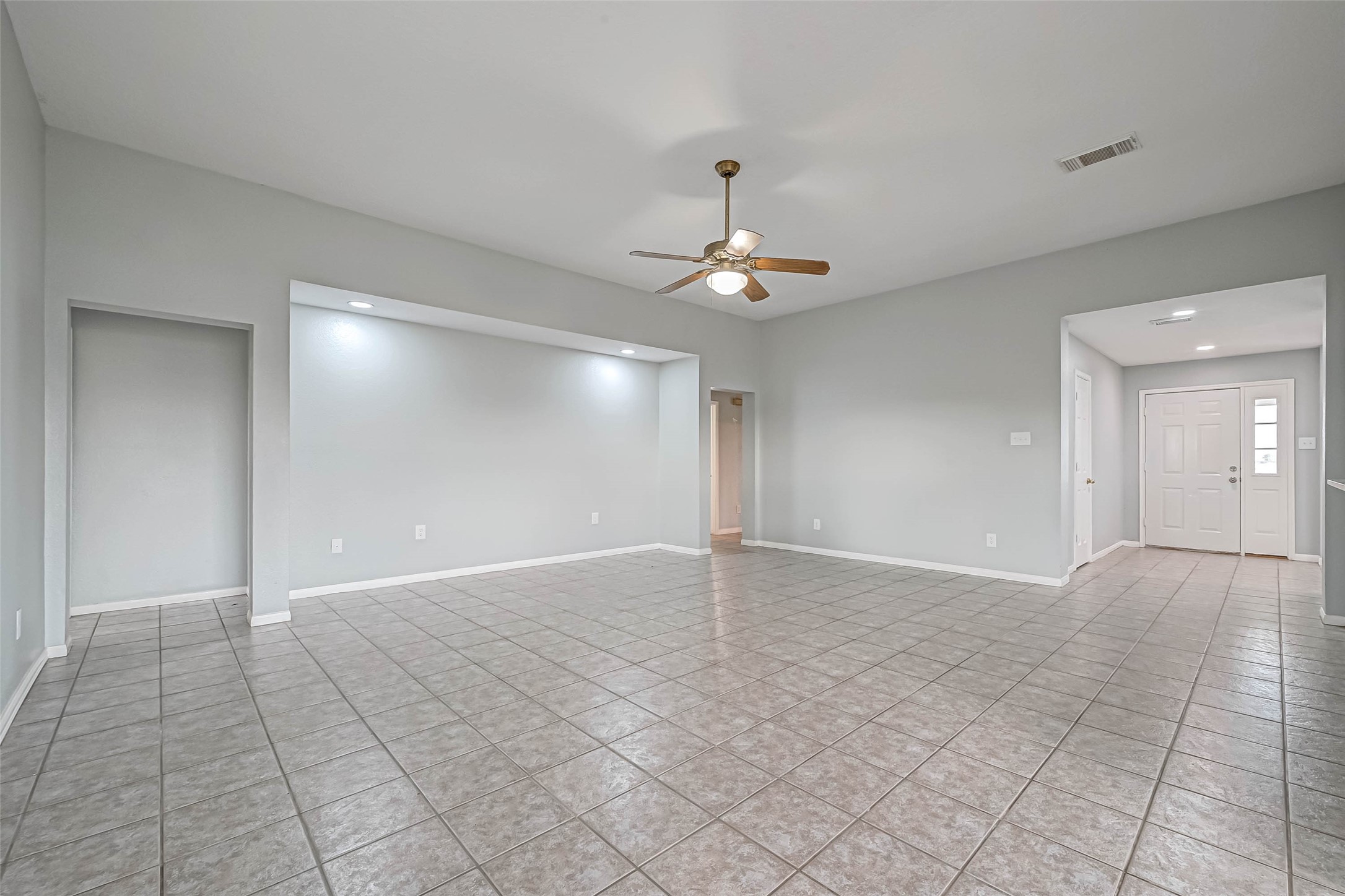 7520 Vincik Ehlert Road Rosenberg, TX 77471 - Photo 12 of 46 a view of an empty room and chandelier fan