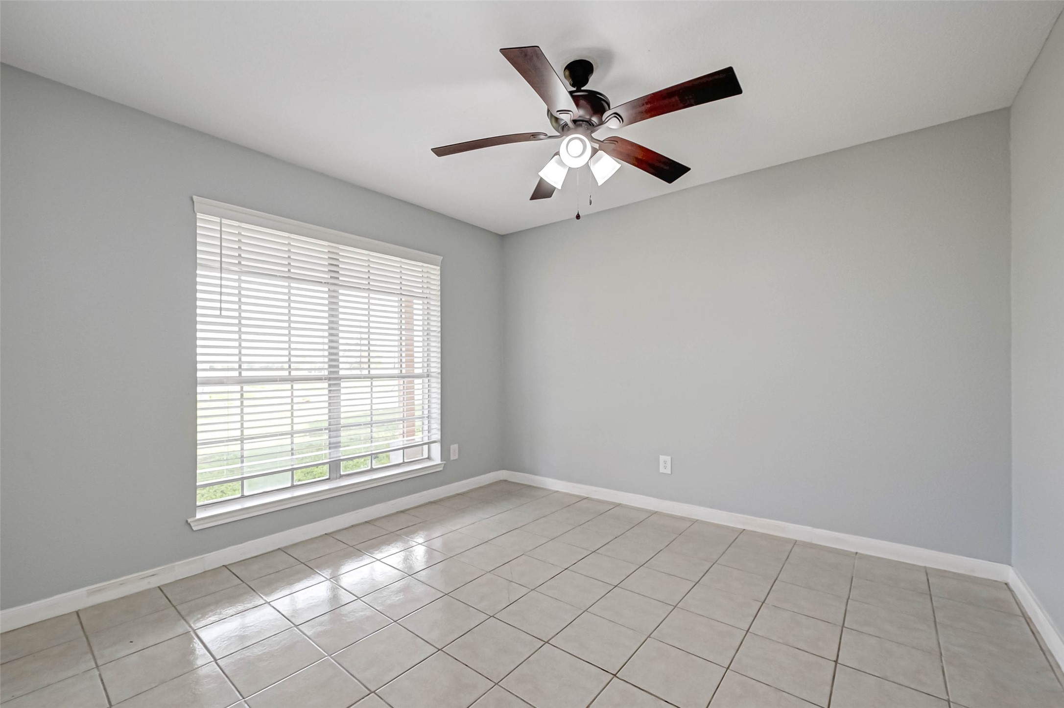 7520 Vincik Ehlert Road Rosenberg, TX 77471 - Photo 29 of 46 a view of an empty room with a window