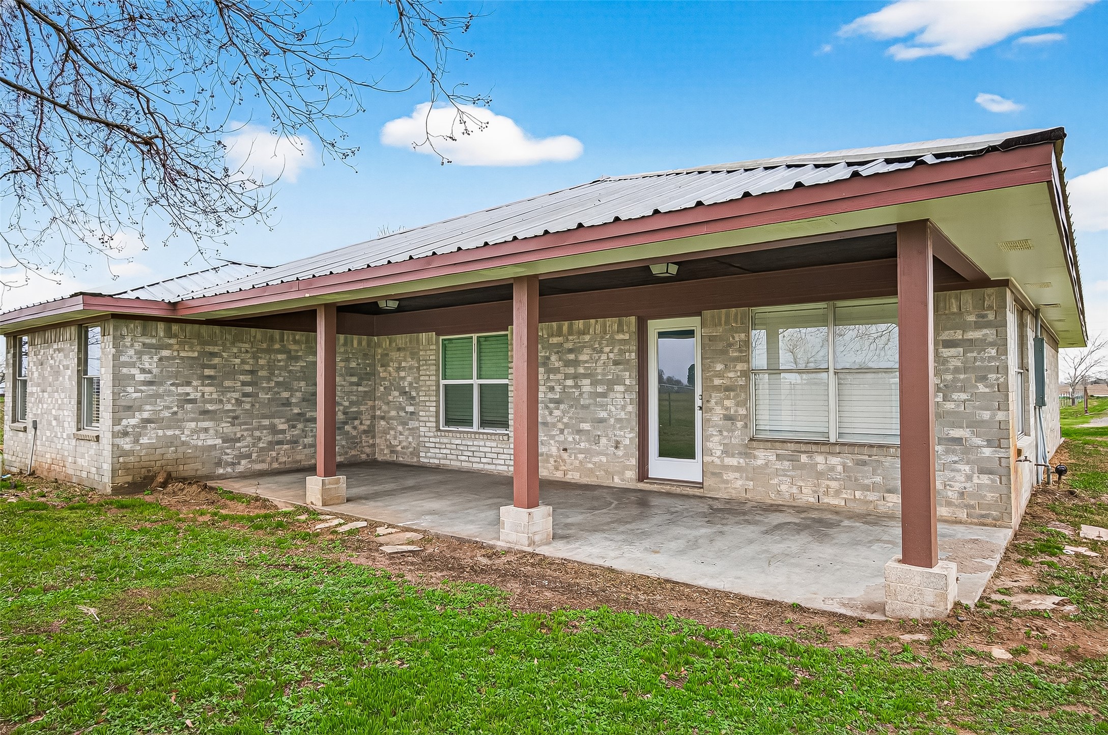 7520 Vincik Ehlert Road Rosenberg, TX 77471 - Photo 42 of 46 a view of a house with a porch and a yard