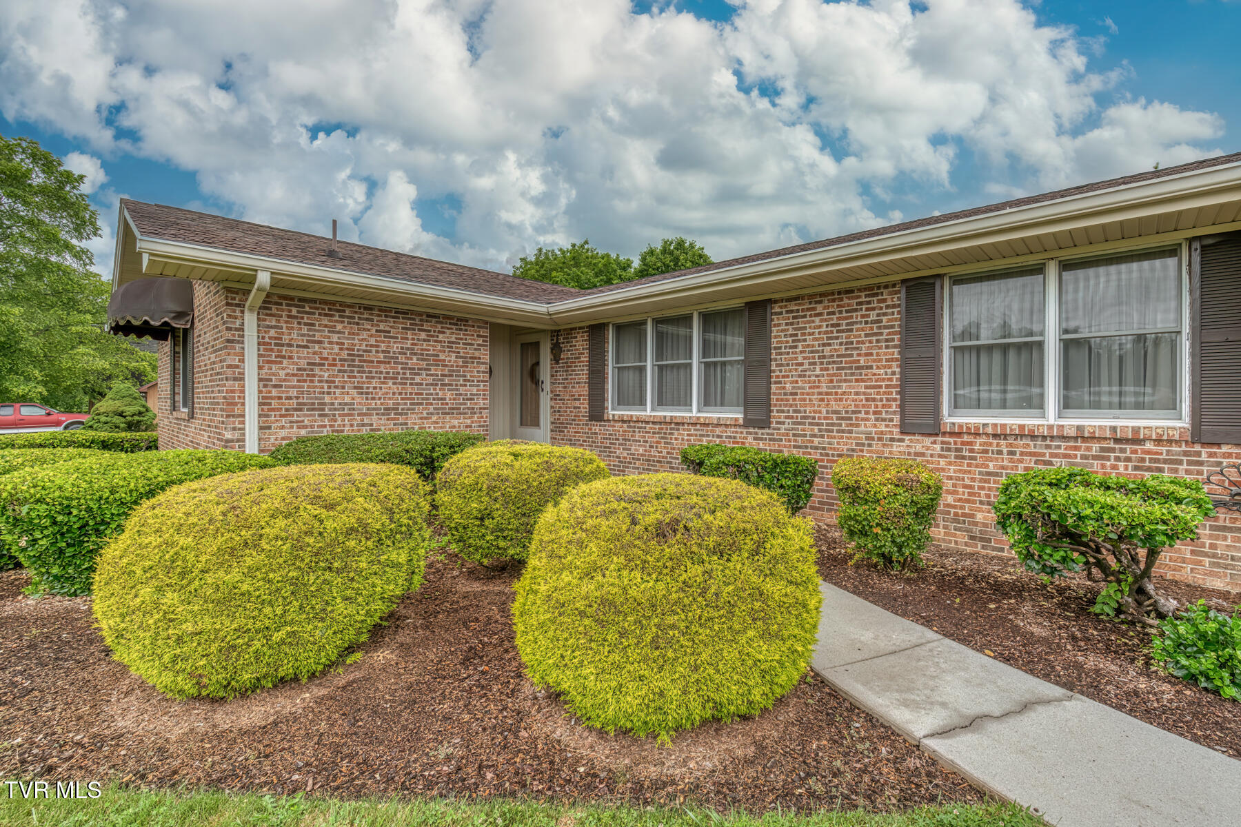 424 Jonesboro Road Piney Flats, TN 37686 - Photo 5 of 98 424 Jonesboro Rd-2