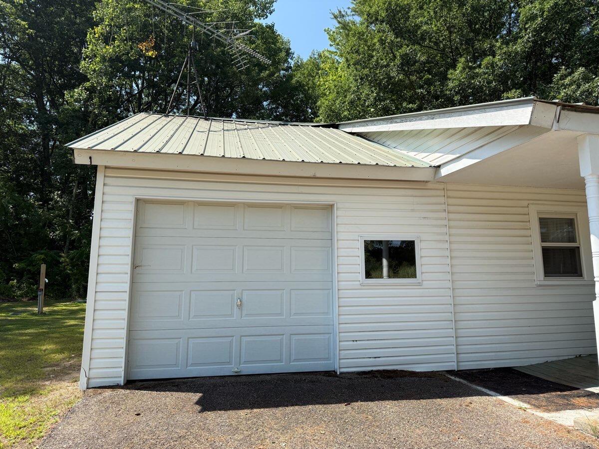 769 Clintonville Road Peru, NY 12972 - Photo 22 of 39 Garage