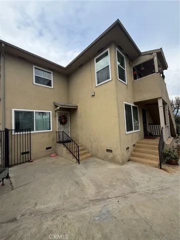 a house view with a outdoor space