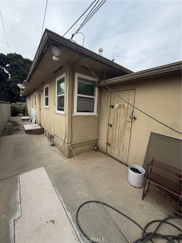 a view of a back yard of the house