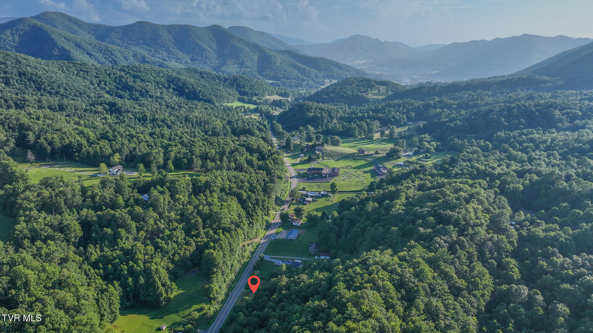 1555 Highway 321 Hampton, TN 37658 - Photo 3 of 8 Pin picture