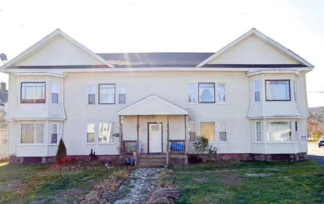 $2,400 | 1282.5 South Main Street, Unit 2R, Palmer, MA 01069