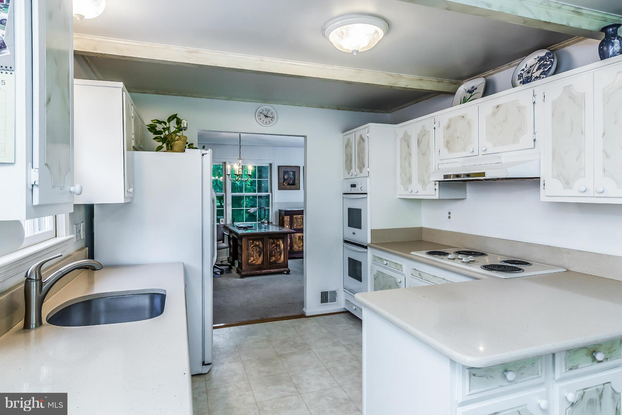 8820 Side Saddle Road Springfield, VA 22152 - Photo 12 of 29 Kitchen