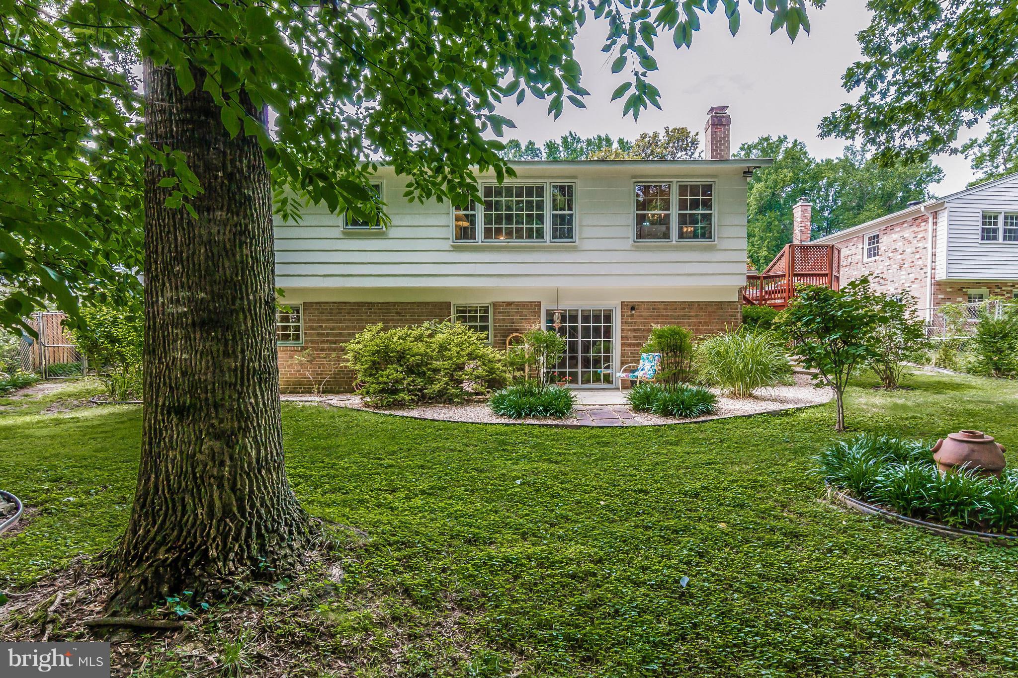 8820 Side Saddle Road Springfield, VA 22152 - Photo 3 of 29 Exterior (Rear)