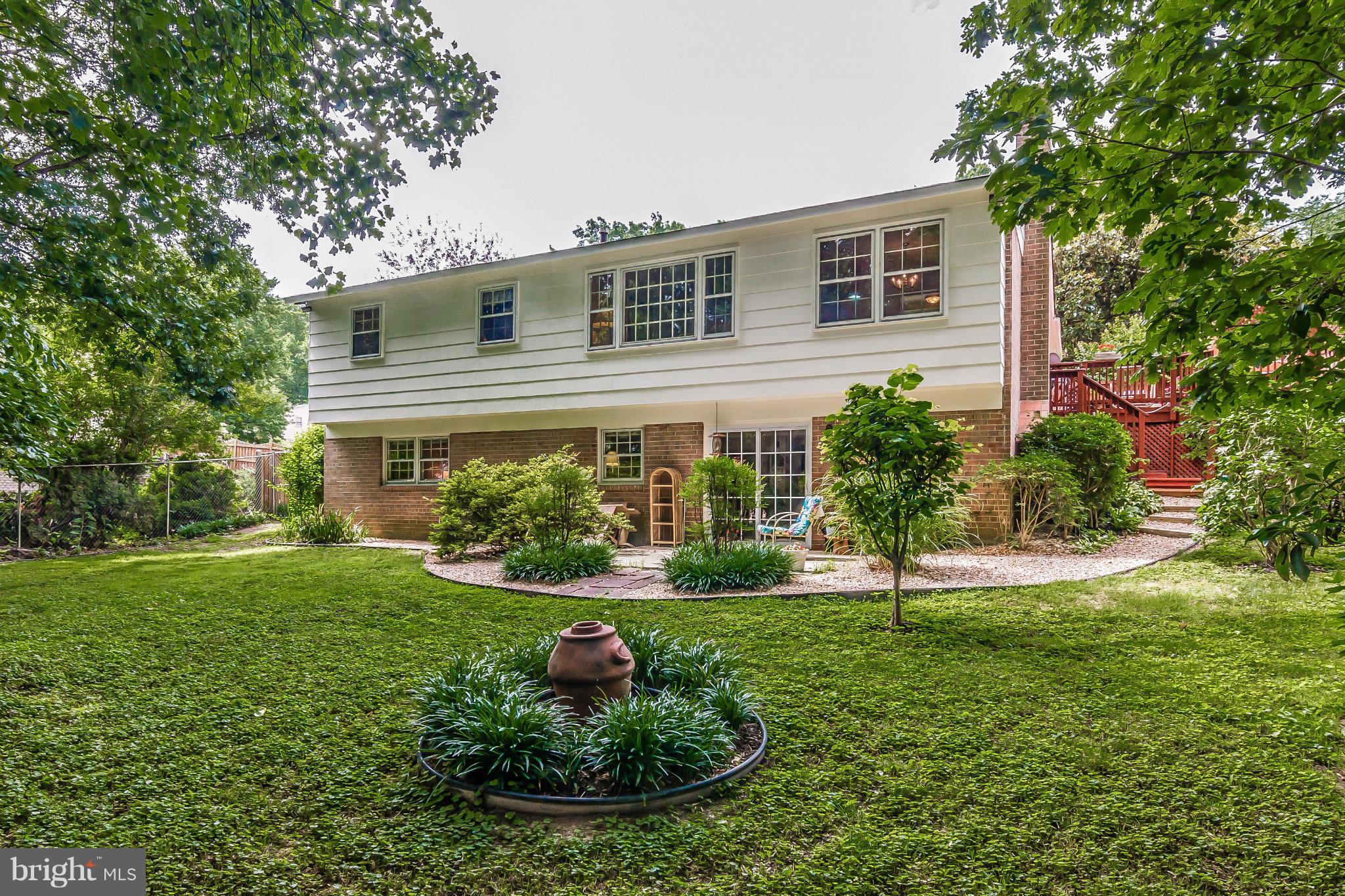 8820 Side Saddle Road Springfield, VA 22152 - Photo 4 of 29 Exterior (Rear)