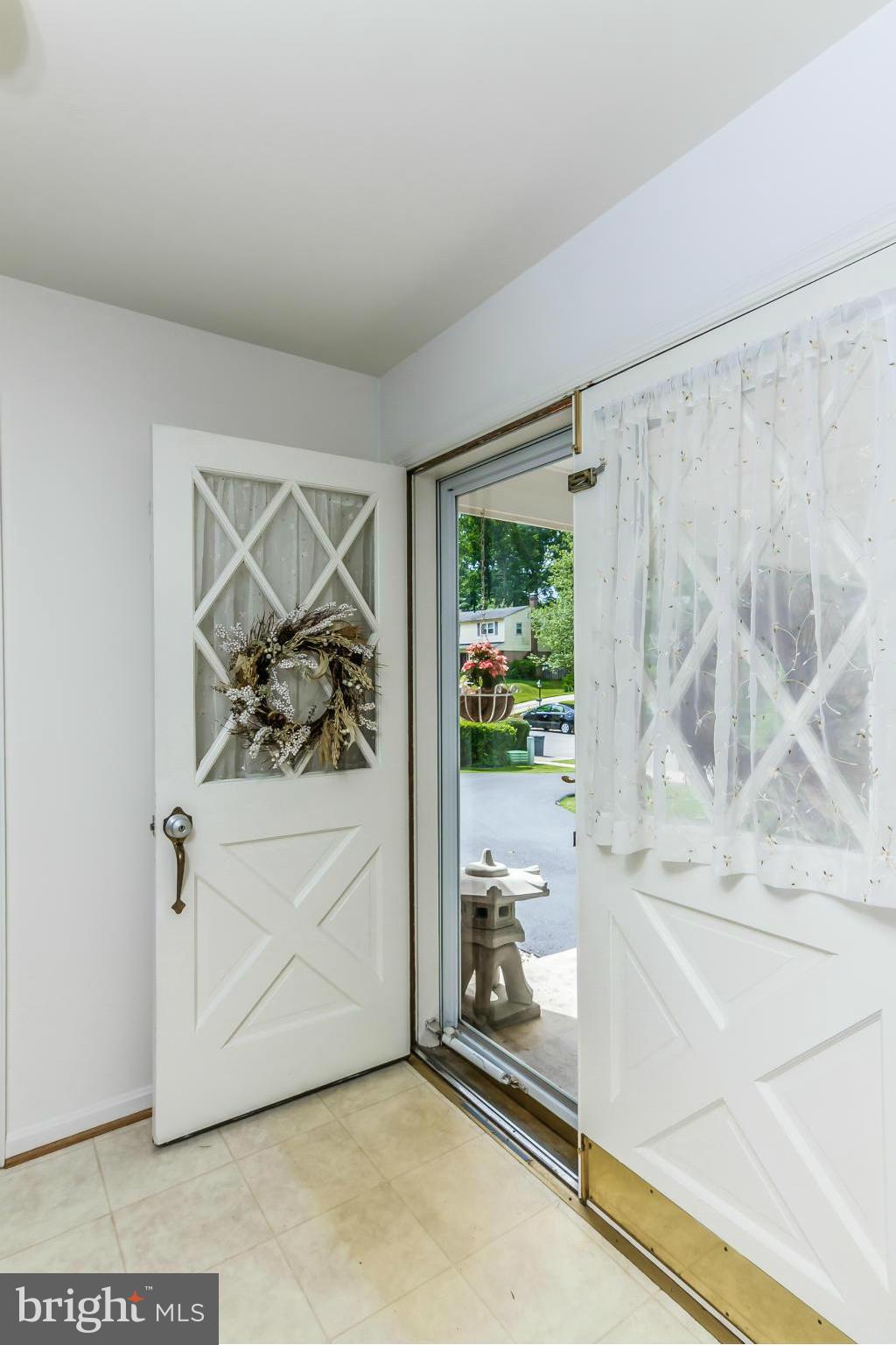 8820 Side Saddle Road Springfield, VA 22152 - Photo 5 of 29 Welcome Home!!!