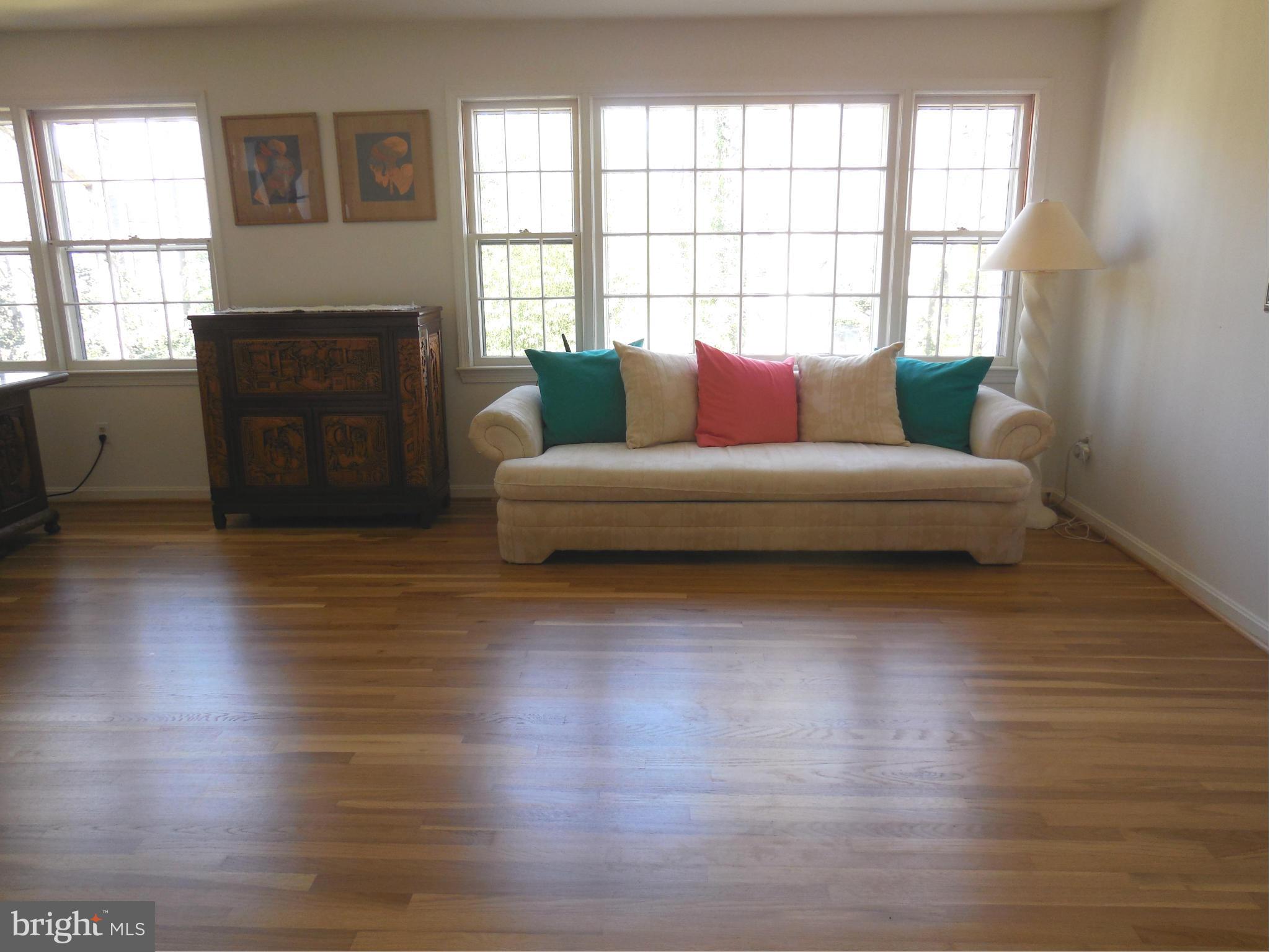 8820 Side Saddle Road Springfield, VA 22152 - Photo 6 of 29 Living Room