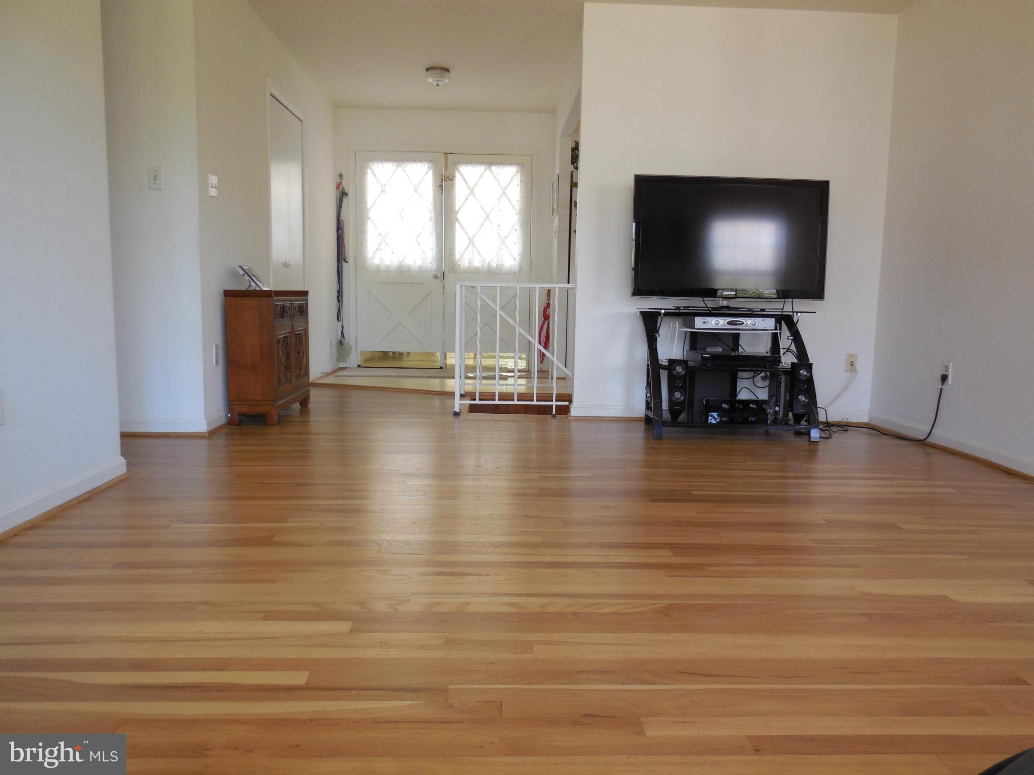 8820 Side Saddle Road Springfield, VA 22152 - Photo 9 of 29 Living Room