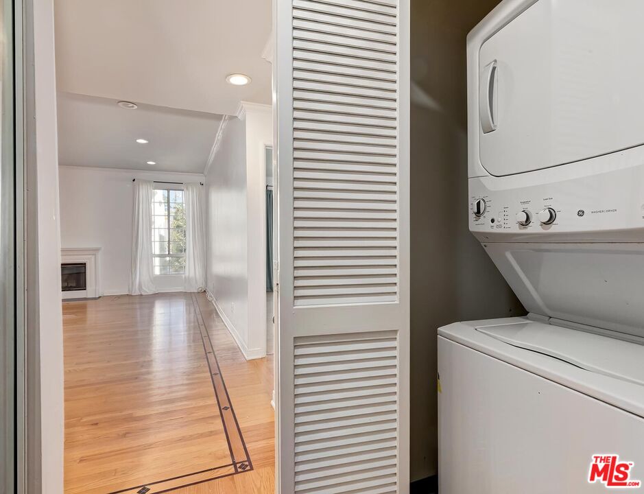 1169 Wellesley Avenue, Unit 101 Los Angeles, CA 90049 - Photo 16 of 26 a view of livingroom with washer and dryer