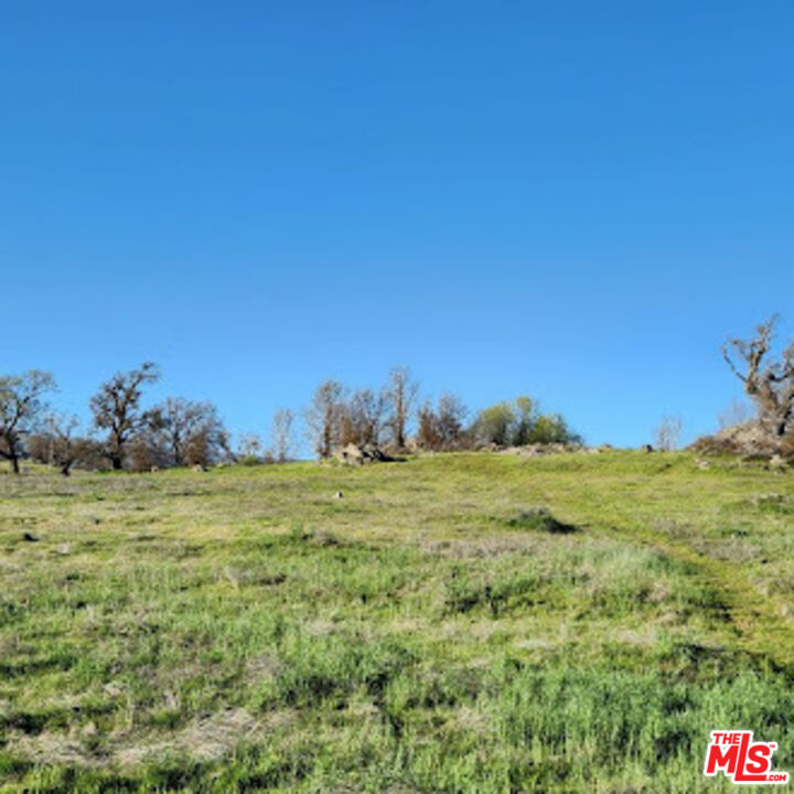0 Stallion Springs Tehachapi, CA 93561 - Photo 8 of 13 a view of a town with an trees