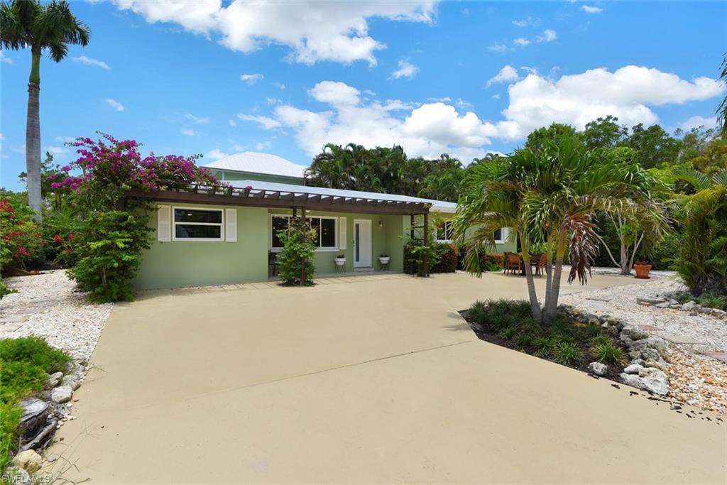 1155 6th Street South Naples, FL 34102 - Photo 5 of 35