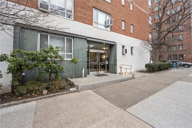 $799,000 | 130 8th Avenue, Unit 7G | Park Slope