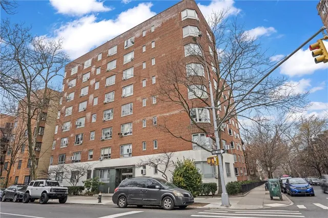 $799,000 | 130 8th Avenue, Unit 7G | Park Slope