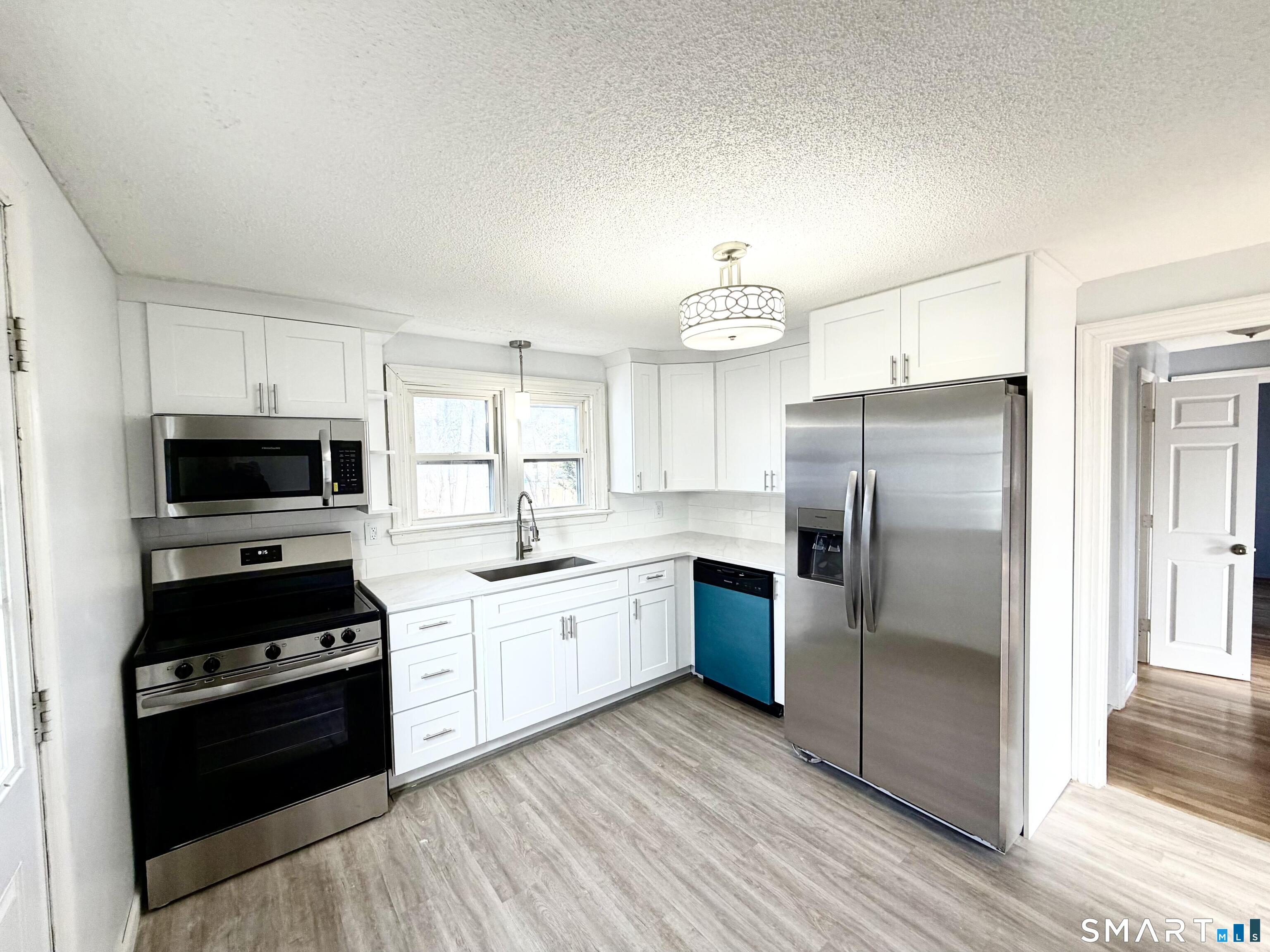 45 Morse Road Manchester, CT 06040 - Photo 3 of 16