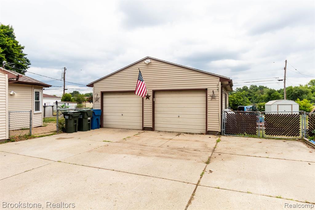 3263 Avon Manor Road Rochester Hills, MI 48307 - Photo 23 of 33