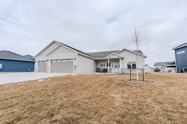 $555,000 | 1845 67th Avenue South, Fargo, ND 58104