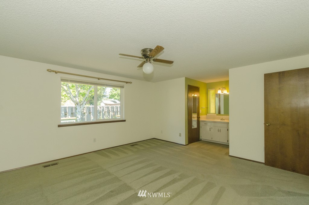 157 Galaxie Road Chehalis, WA 98532 - Photo 12 of 21 a view of an empty room with a window
