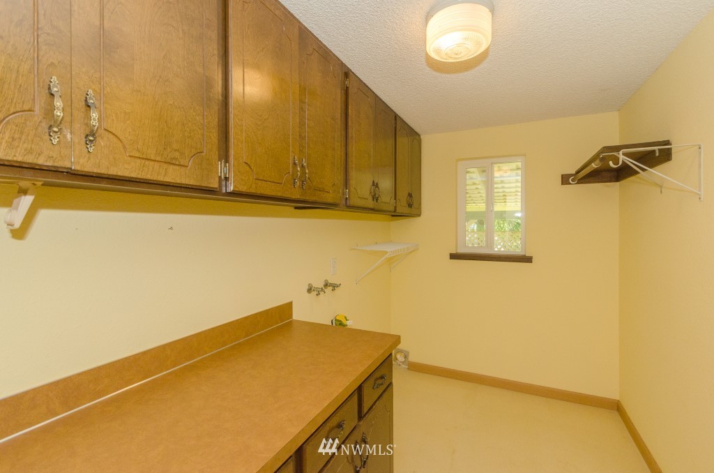 157 Galaxie Road Chehalis, WA 98532 - Photo 15 of 21 a bathroom with a sink and cabinets