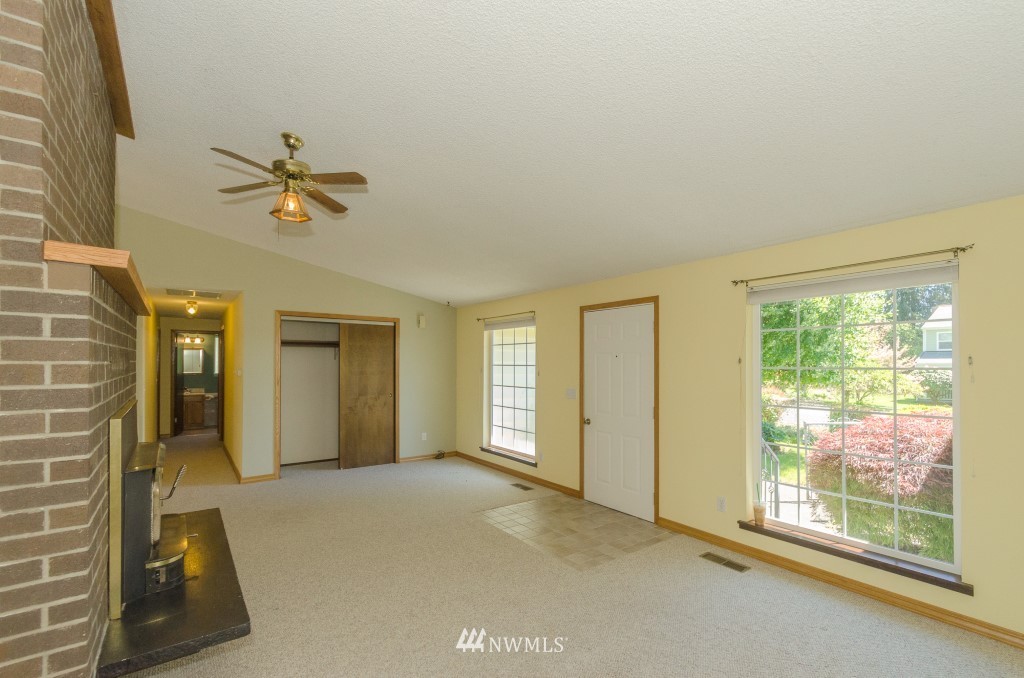 157 Galaxie Road Chehalis, WA 98532 - Photo 3 of 21 a view of an empty room with a window