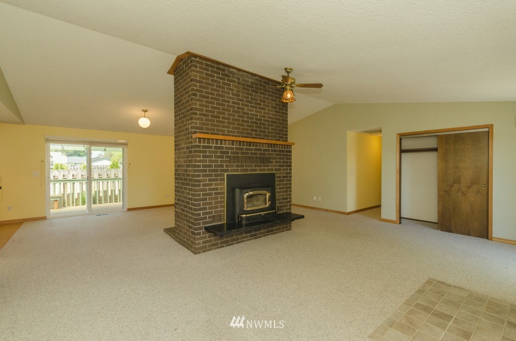 157 Galaxie Road Chehalis, WA 98532 - Photo 7 of 21 a view of an empty room with a fireplace