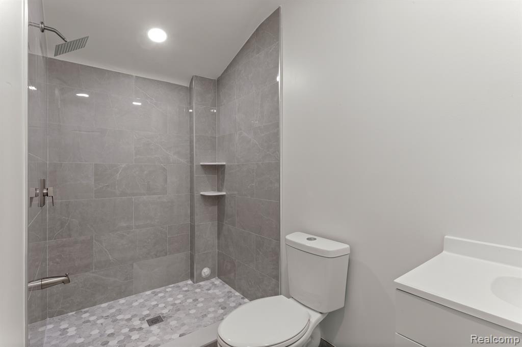 26178 Springfield Drive Farmington Hills, MI 48334 - Photo 14 of 29