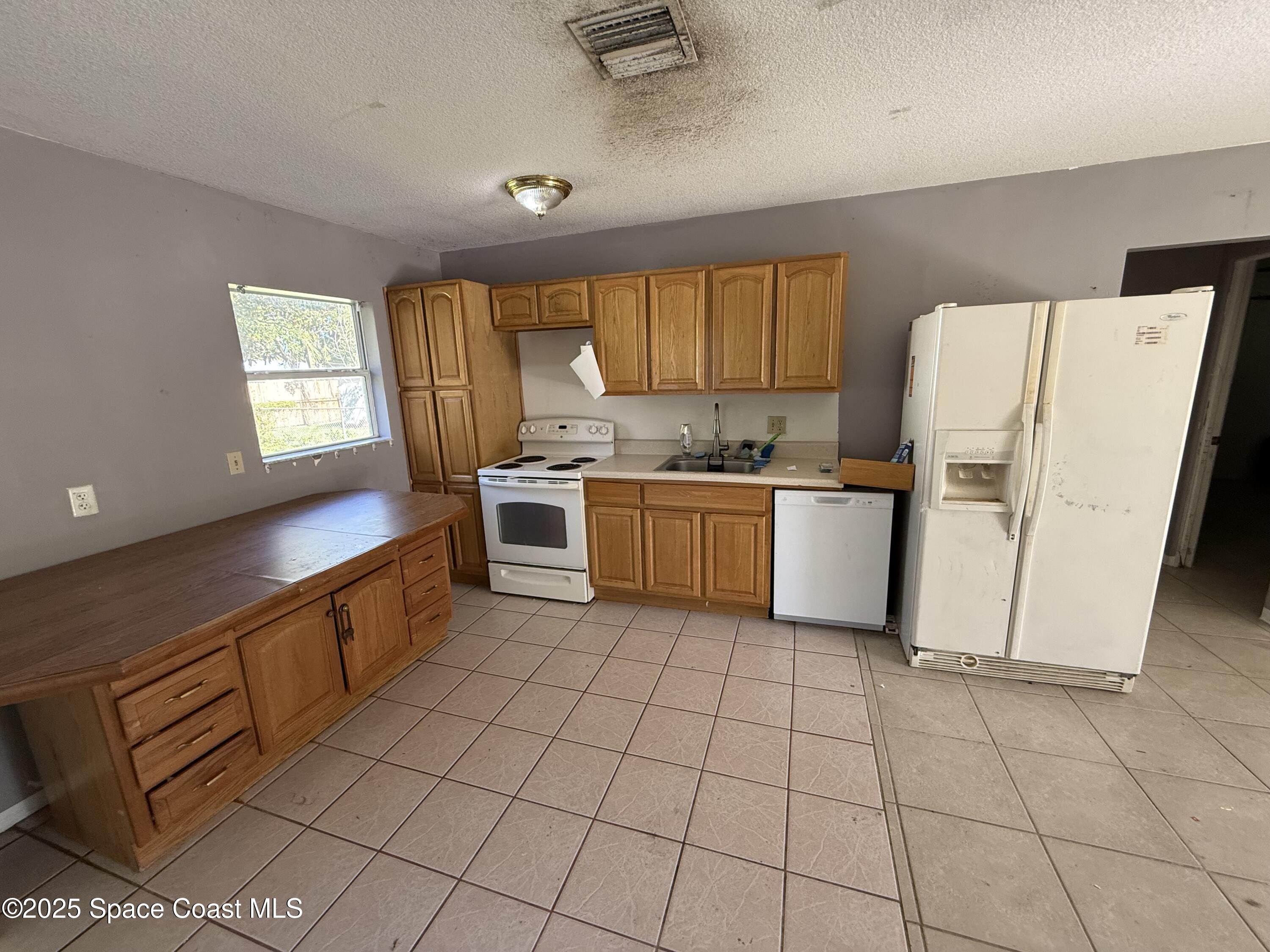 2320 Allan Adale Road Melbourne, FL 32935 - Photo 2 of 10 Kitchen