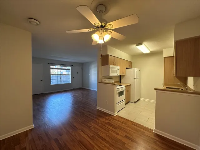 $1,000 | 2350 Bering Drive, Unit 131, Houston, TX 77057