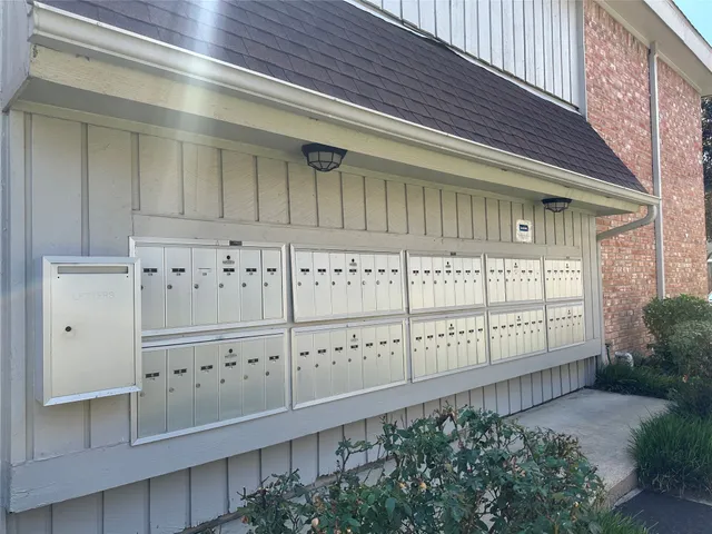 $1,000 | 2350 Bering Drive, Unit 131, Houston, TX 77057