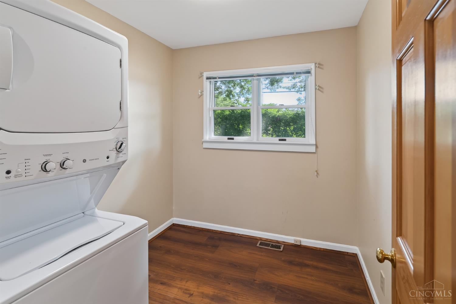 9043 Winton Road, Unit 2 Cincinnati, OH 45231 - Photo 10 of 19 Gallery Image 10