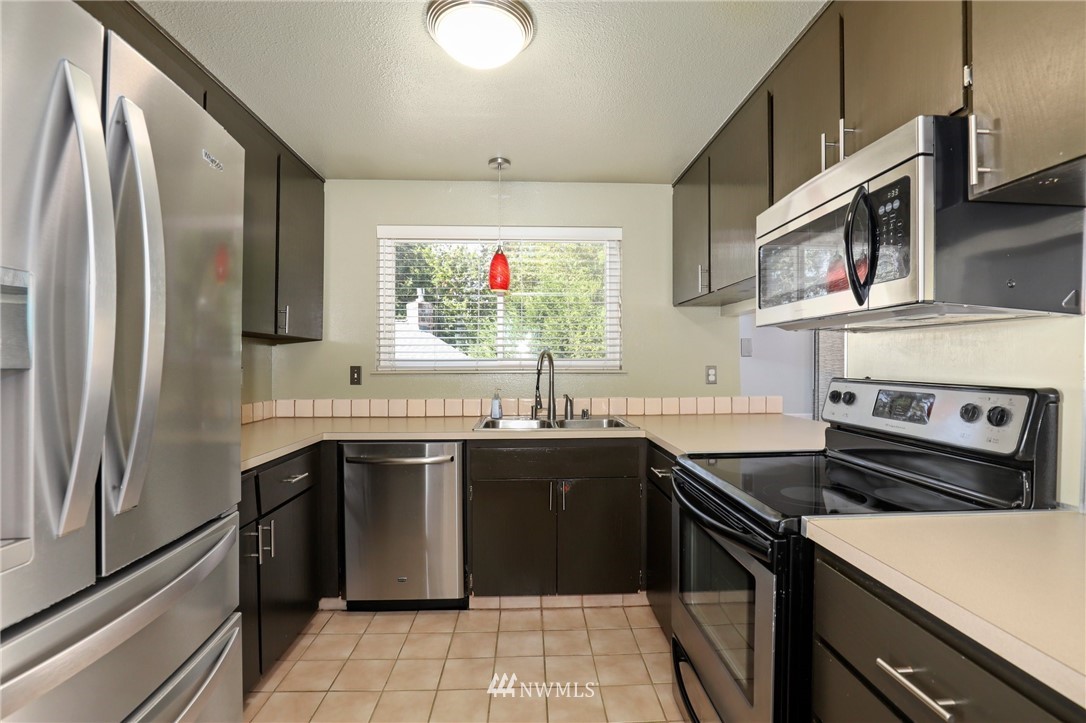 19221 146th Avenue Southeast Renton, WA 98058 - Photo 5 of 31 Gallery Image 5
