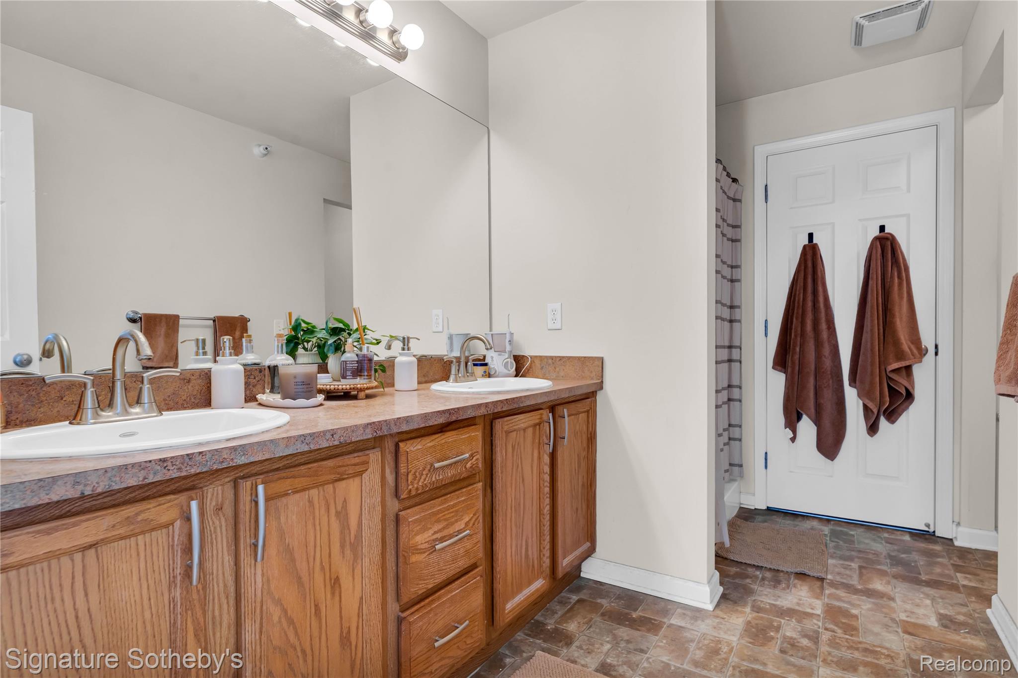 390 Hilton Road Ferndale, MI 48220 - Photo 10 of 23 11-390 Hilton Rd-11.jpg