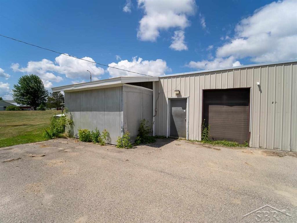4002 Estey Road Rhodes, MI 48652 - Photo 7 of 69