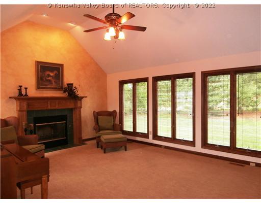 2011 Branchside Road Hurricane, WV 25526 - Photo 7 of 16 Den/Family/Great Room.