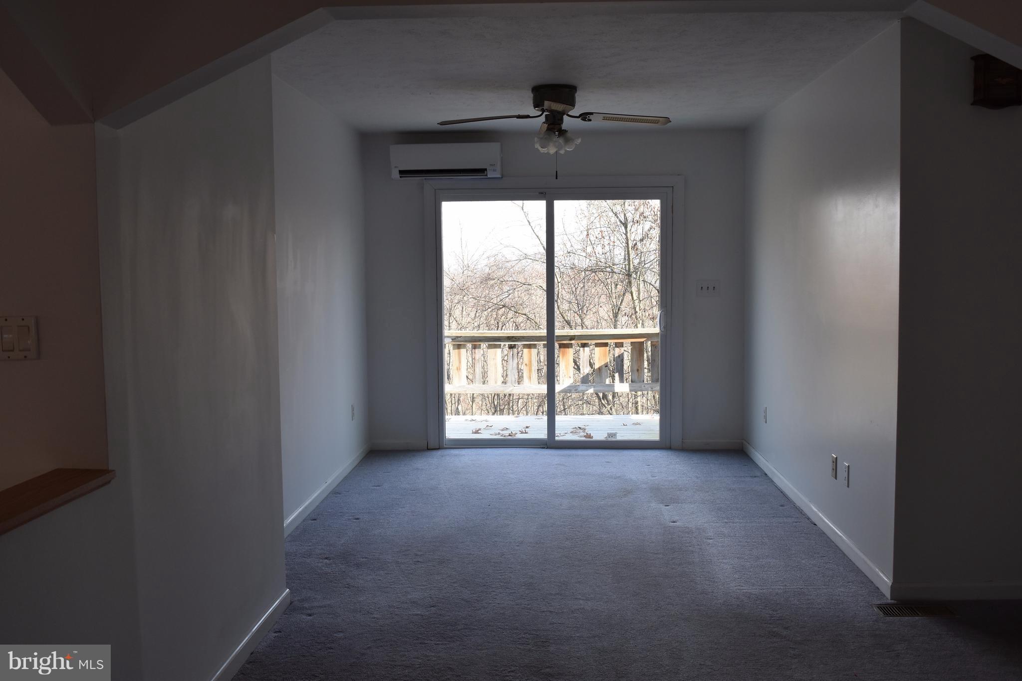 726 Thunder Road Front Royal, VA 22630 - Photo 10 of 29 Living Room