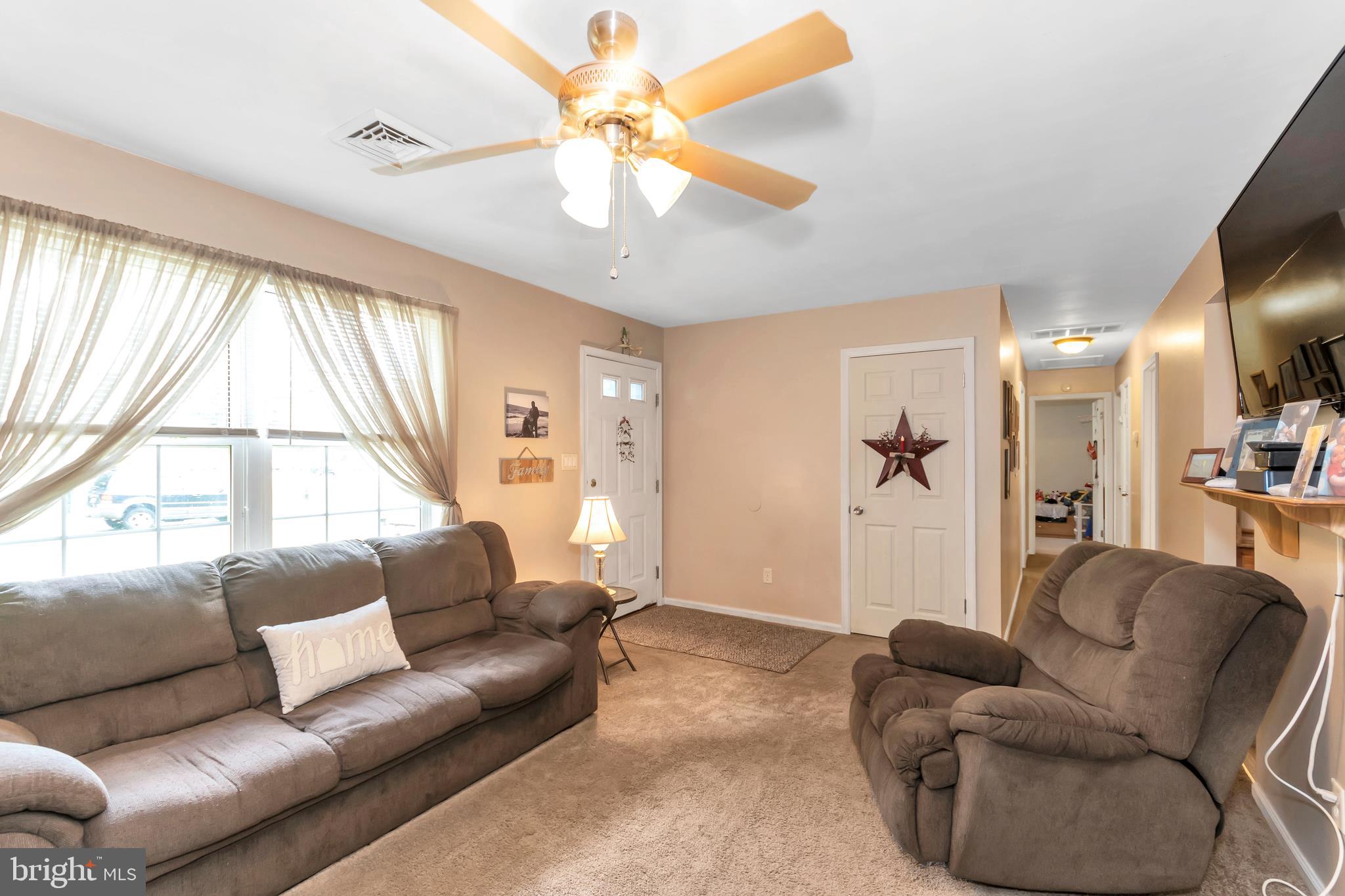 377 Broadlane Road Williamstown, NJ 08094 - Photo 2 of 27 View of Living Room