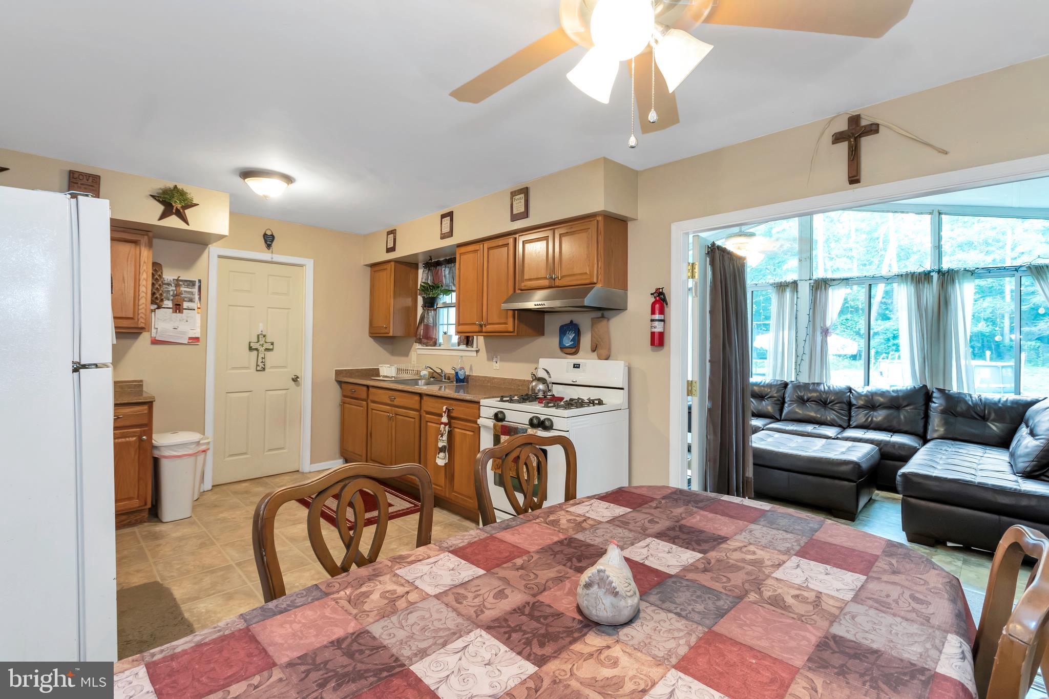 377 Broadlane Road Williamstown, NJ 08094 - Photo 5 of 27 Full Kitchen Eat In