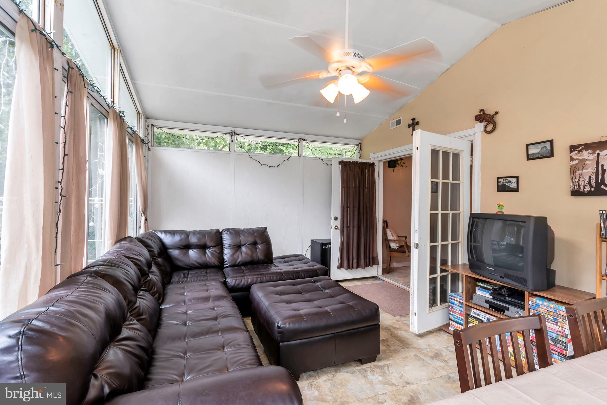377 Broadlane Road Williamstown, NJ 08094 - Photo 9 of 27 Sun room