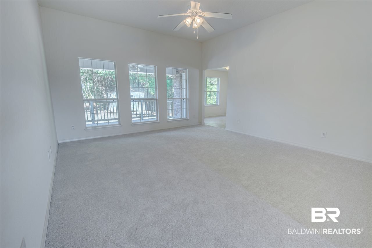 9673 Hollowbrook Avenue Fairhope, AL 36532 - Photo 18 of 31 Living Room