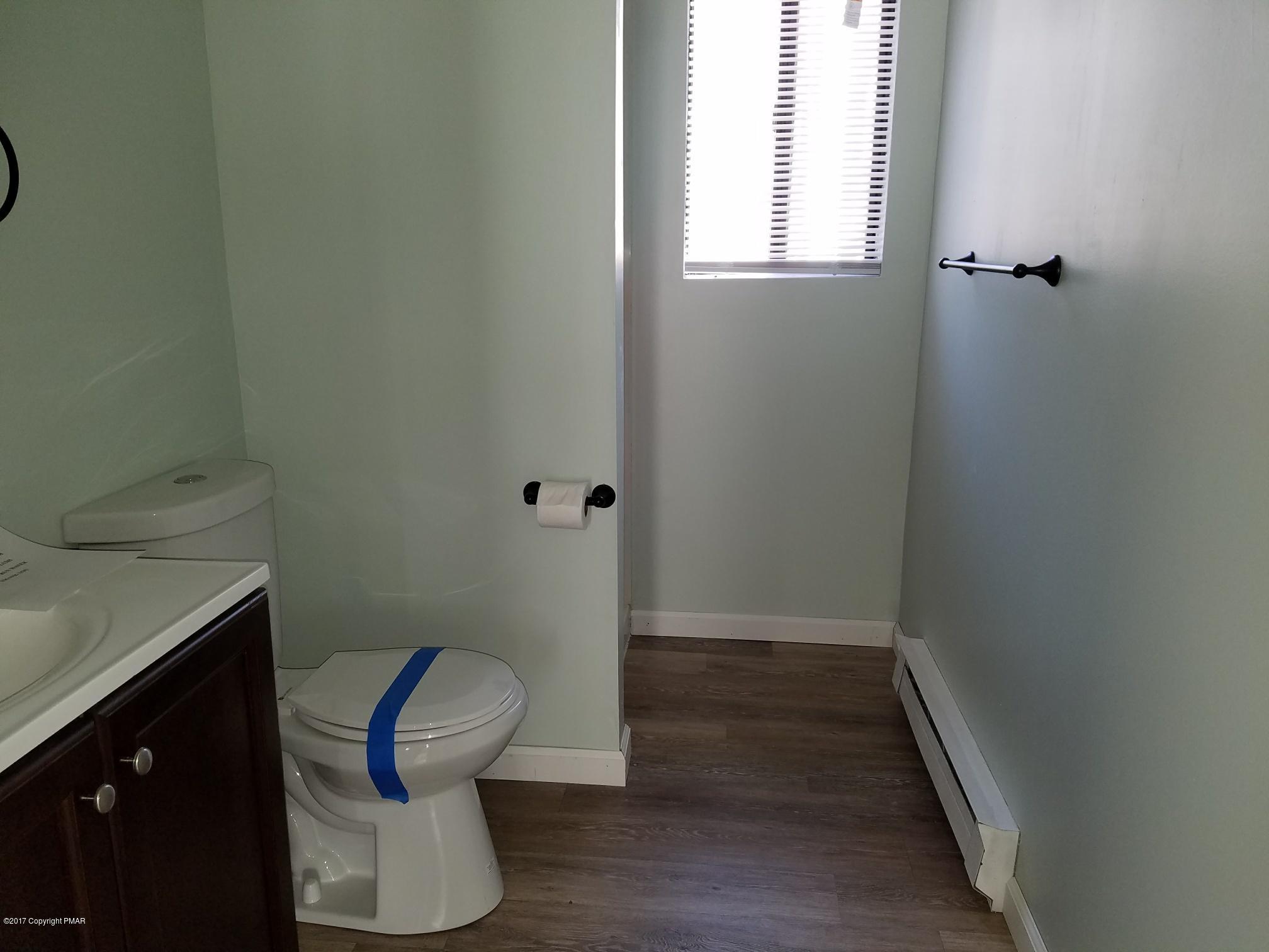 1421 Deer Run Road Bushkill, PA 18324 - Photo 8 of 17 bathroom
