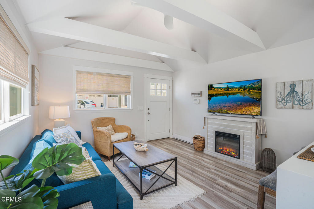 3534 Ocean Drive Oxnard, CA 93035 - Photo 6 of 27 3534 Ocean Dr Oxnard CA 93035-large-006-