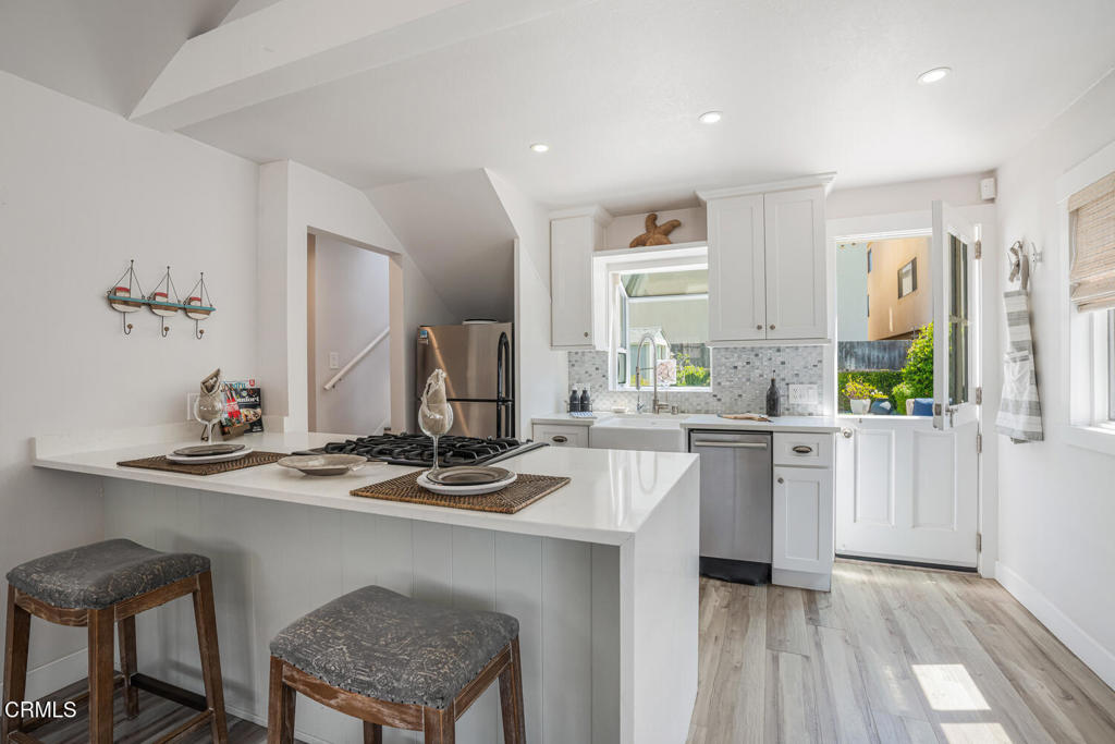 3534 Ocean Drive Oxnard, CA 93035 - Photo 9 of 27 3534 Ocean Dr Oxnard CA 93035-large-010-