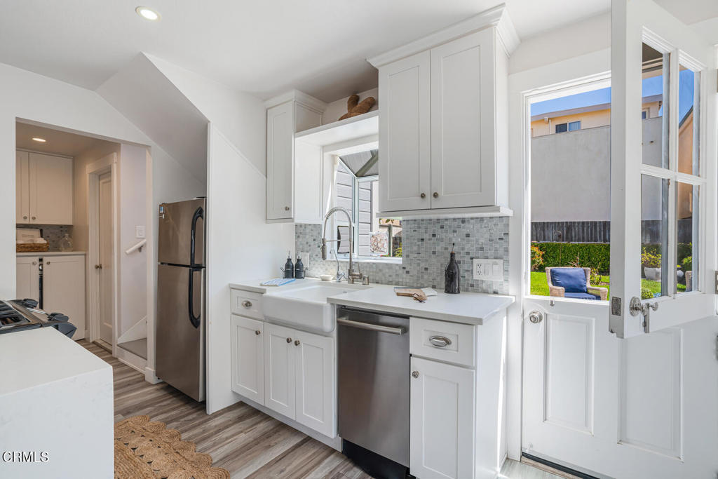 3534 Ocean Drive Oxnard, CA 93035 - Photo 10 of 27 3534 Ocean Dr Oxnard CA 93035-large-011-