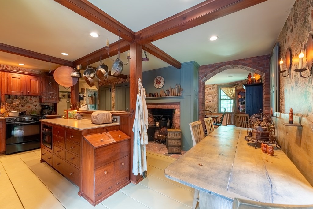 23 North Brookfield Road Spencer, MA 01562 - Photo 3 of 35 Gallery Image 3